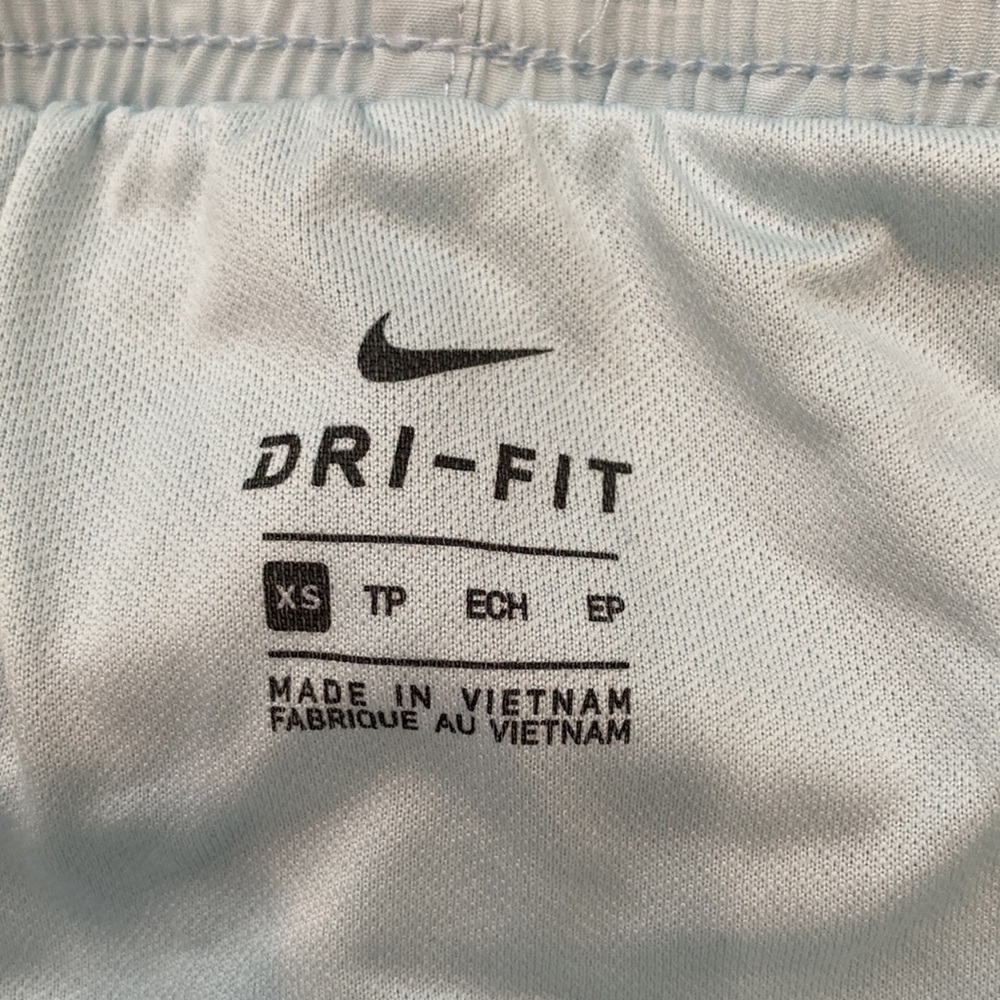 womens nike shorts - Picture 4 of 4